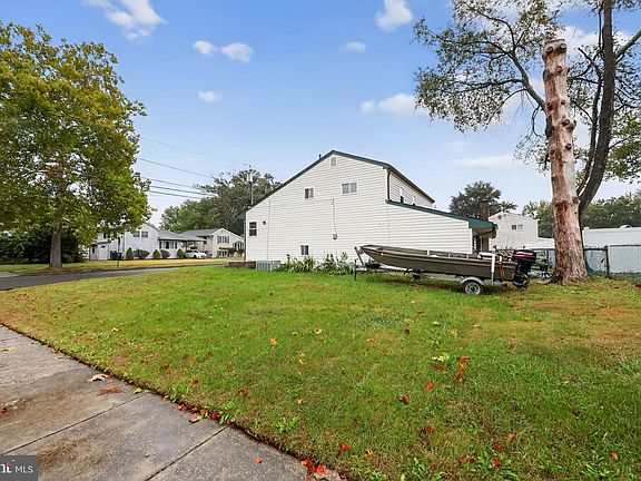 2nd image of 193 Dubois Ave