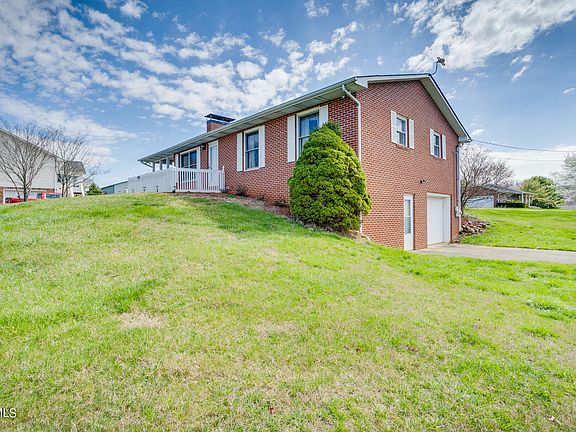 3rd image of 318 McArthur Ln