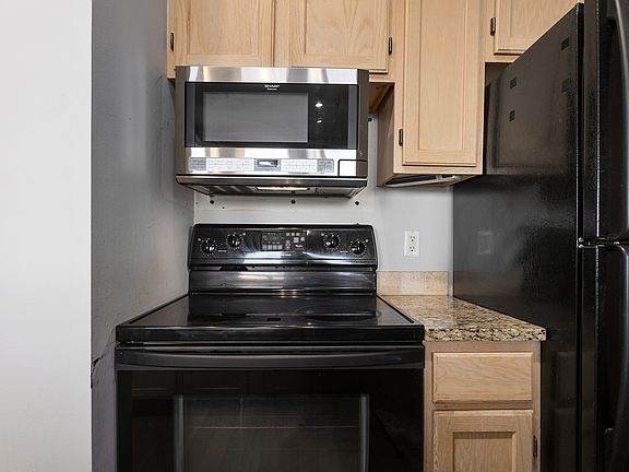 4th image of 200 Main St APT 408