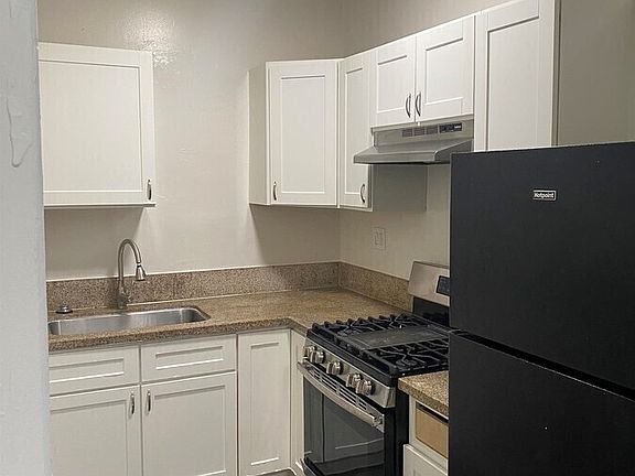 3rd image of 1439 Cedar Ave APT 14