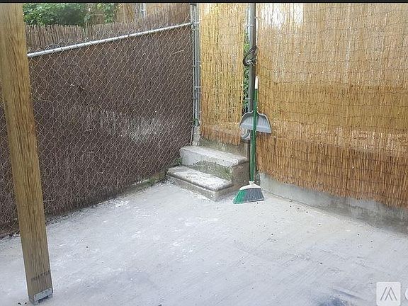 3rd image of 1425 N Hollywood St