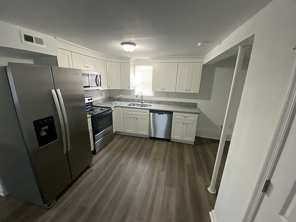 3rd image of 603 Oak St
