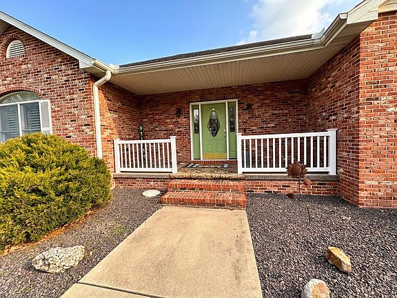 5th image of 520 N Main St