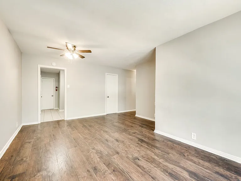 4602 Swiss Ave — Photo 8