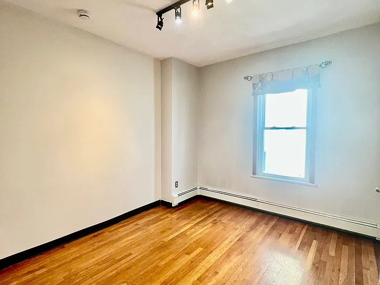 417-419 Ferry St #2 — Photo 5
