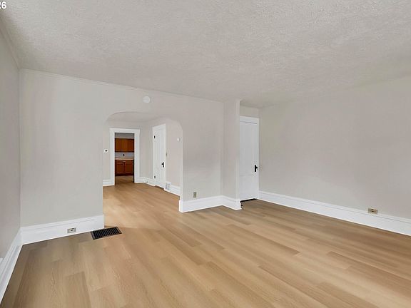 5th image of 3328 SE Washington St