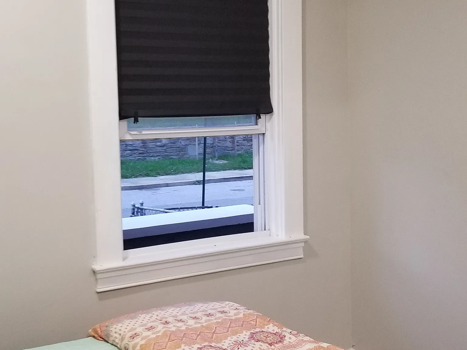 5 bed, 1260 sqft, $1,999 — Photo 2