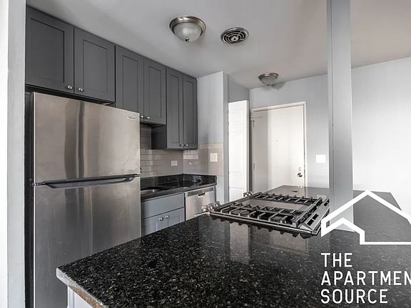 2nd image of 643 W Grace St #208