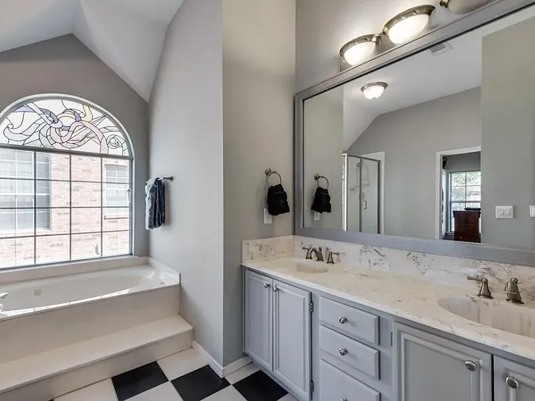 10809 Paisano Dr — Photo 4
