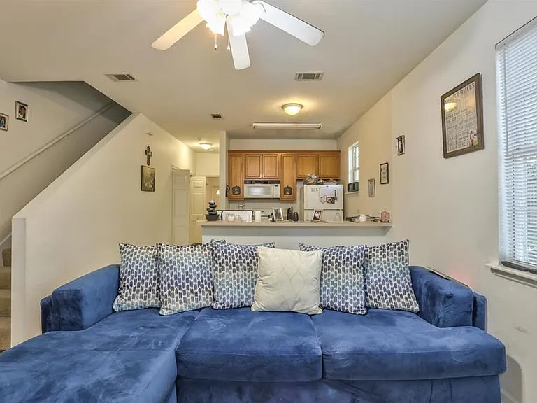 924 Ashburn Dr #2 — Photo 8