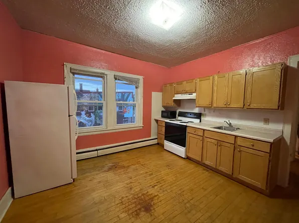 525 N 3rd St, Marquette, MI