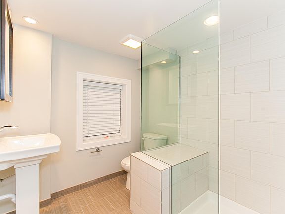 4th image of 2600.5 N Racine Ave #1