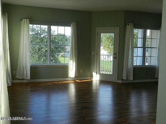 4th image of 1701 Forest Lake Cir E APT 3