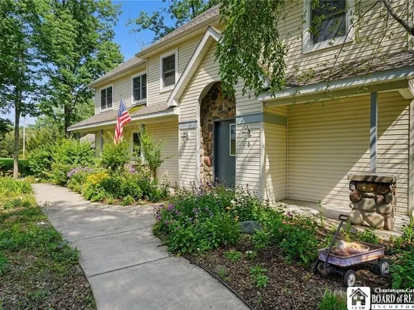 5 Summit Park Dr, Bemus Pt, NY 14712