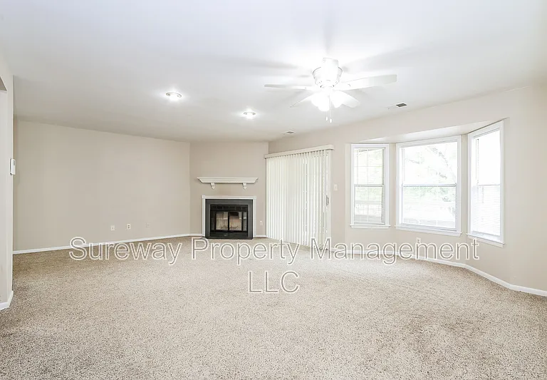 108 Lowell Ct #5 — Photo 5