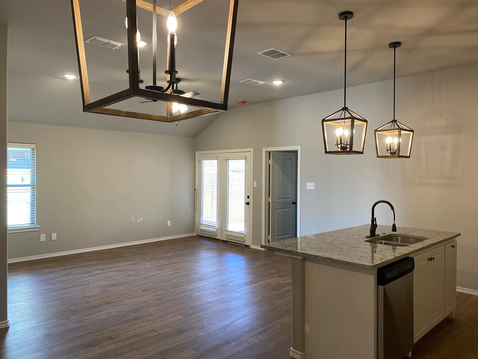3 bed, 1500 sqft, $1,500 — Photo 3