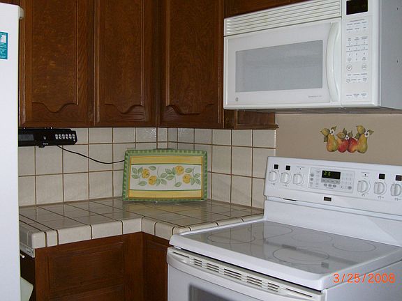 5th image of 1059 E Quincy Ave
