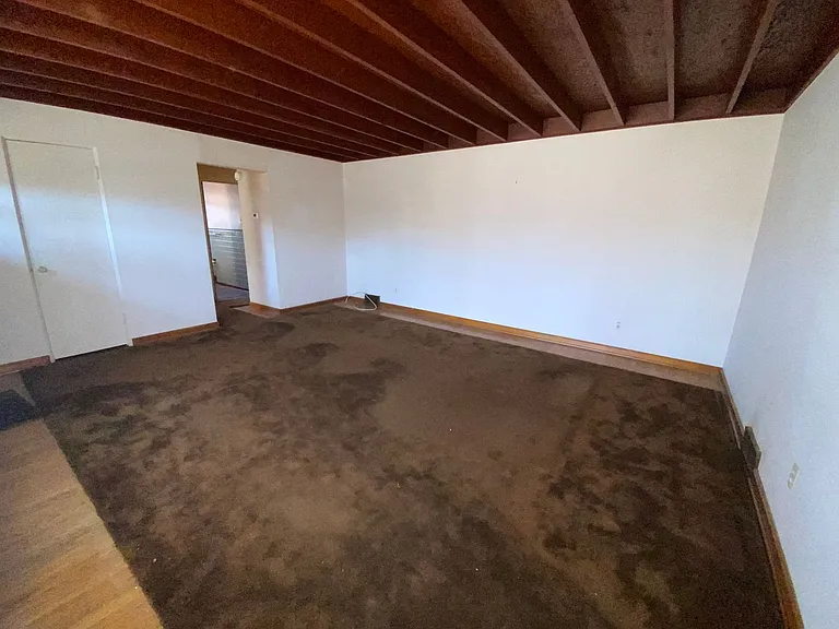 371 Adrian Dr — Photo 2