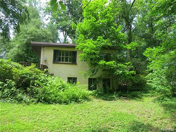 5th image of 10 Dogwood Ln