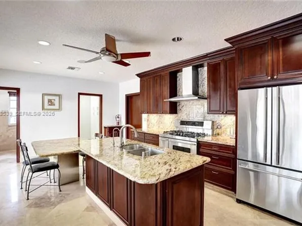 612 Hibiscus Dr #612, Hallandale, FL 33009