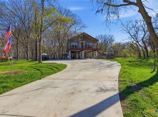 121 Lakeside Dr, Seguin, TX 78155