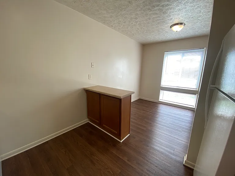 Huntingwood Apartments — Photo 37