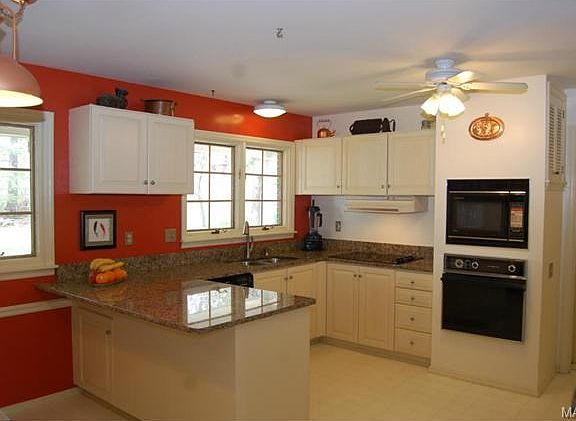 4th image of 319 Shady Meadows Dr