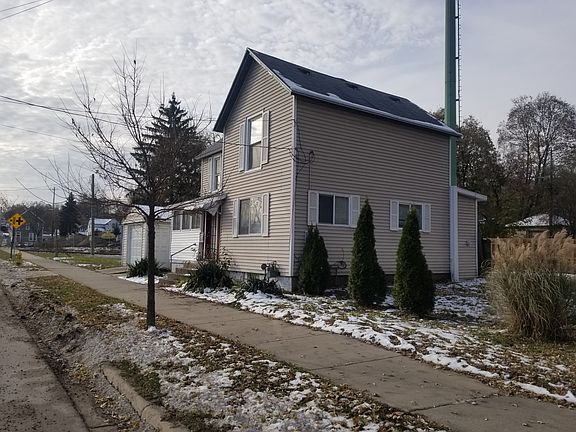 2nd image of 835 Lafayette Ave NE