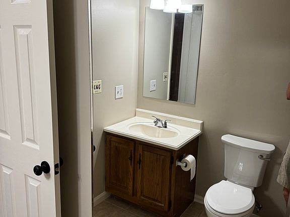4th image of 131 Lancelot Ct APT 15