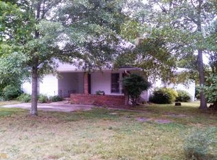 1073 S Pond St, Toccoa, GA 30577