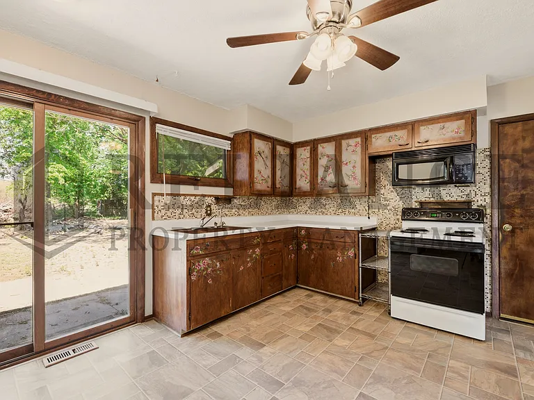 4853 S Madison Ave — Photo 19
