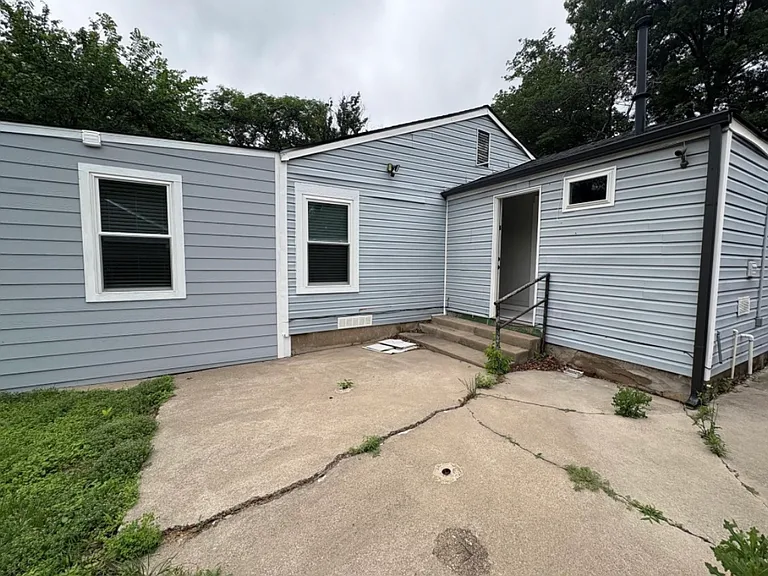 4233 Alamo Ave — Photo 9