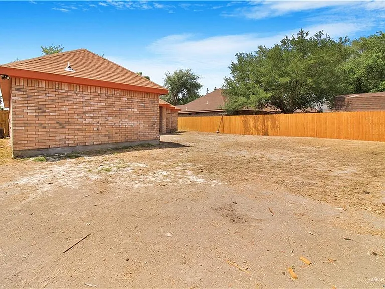 3504 N Champagne Dr — Photo 23
