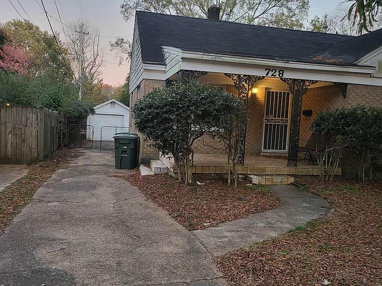 728 Goodman St — Photo 13