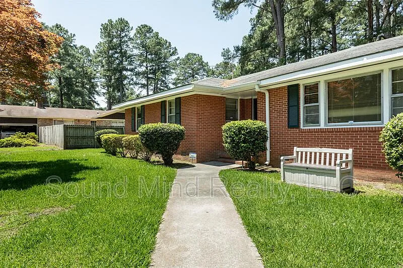3 bed, 2.0 bath, 1590 sqft, $1,640 — Photo 2