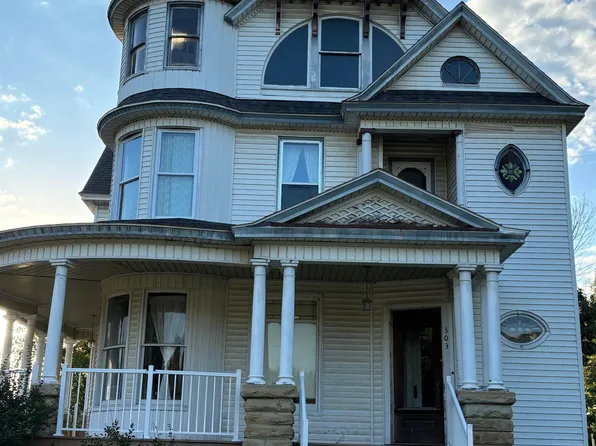 303 Washington St, Bonaparte, IA 52620