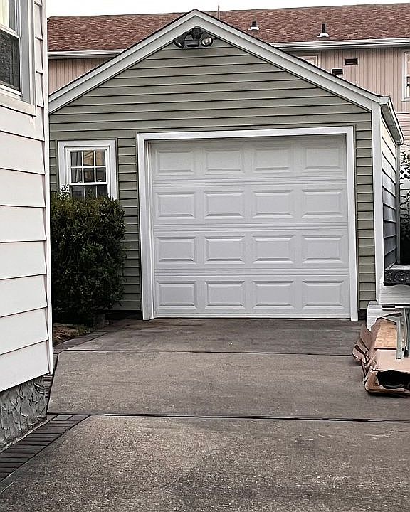 1st image of 194 Hunnewell Ave