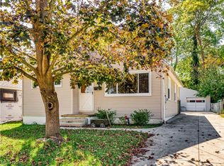 138 Oakwood St, Barberton, OH 44203