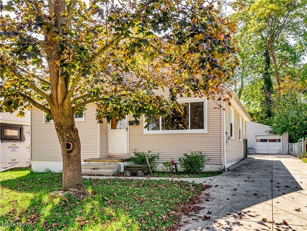 138 Oakwood St photo 1