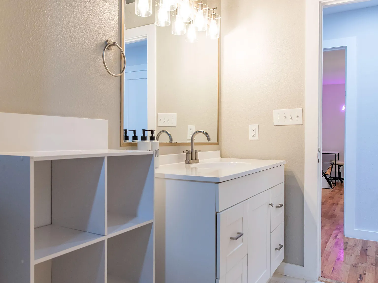 4 bed, 3.0 bath, 2205 sqft, $1,001 — Photo 4