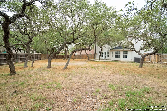 22047 Kenton Knl — Photo 25