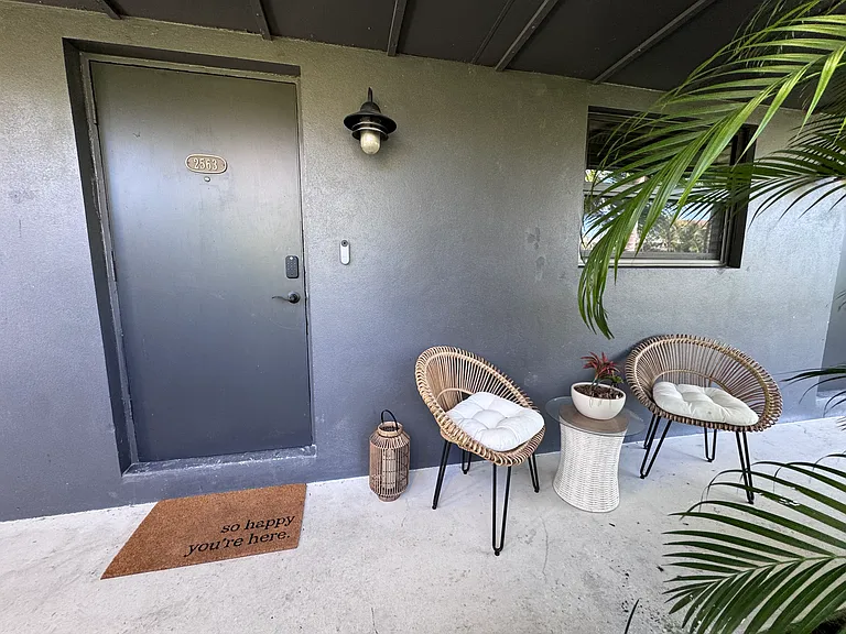 2563 NE Palm Ave — Photo 12