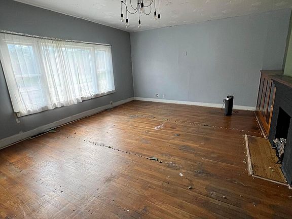 4th image of 260 Lawrence St