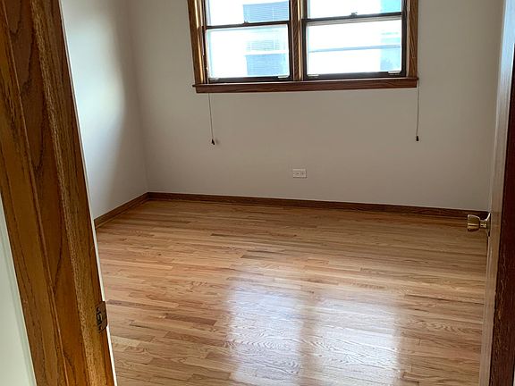 2nd image of 3538 N Kilbourn Ave Floor 2