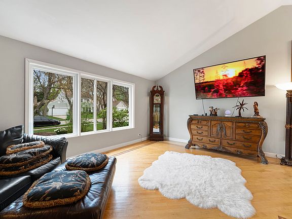 5th image of 193 Longridge Dr