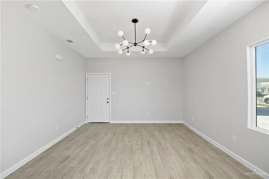 3 bed, 2.0 bath, 1000 sqft, $1,250 — Photo 2