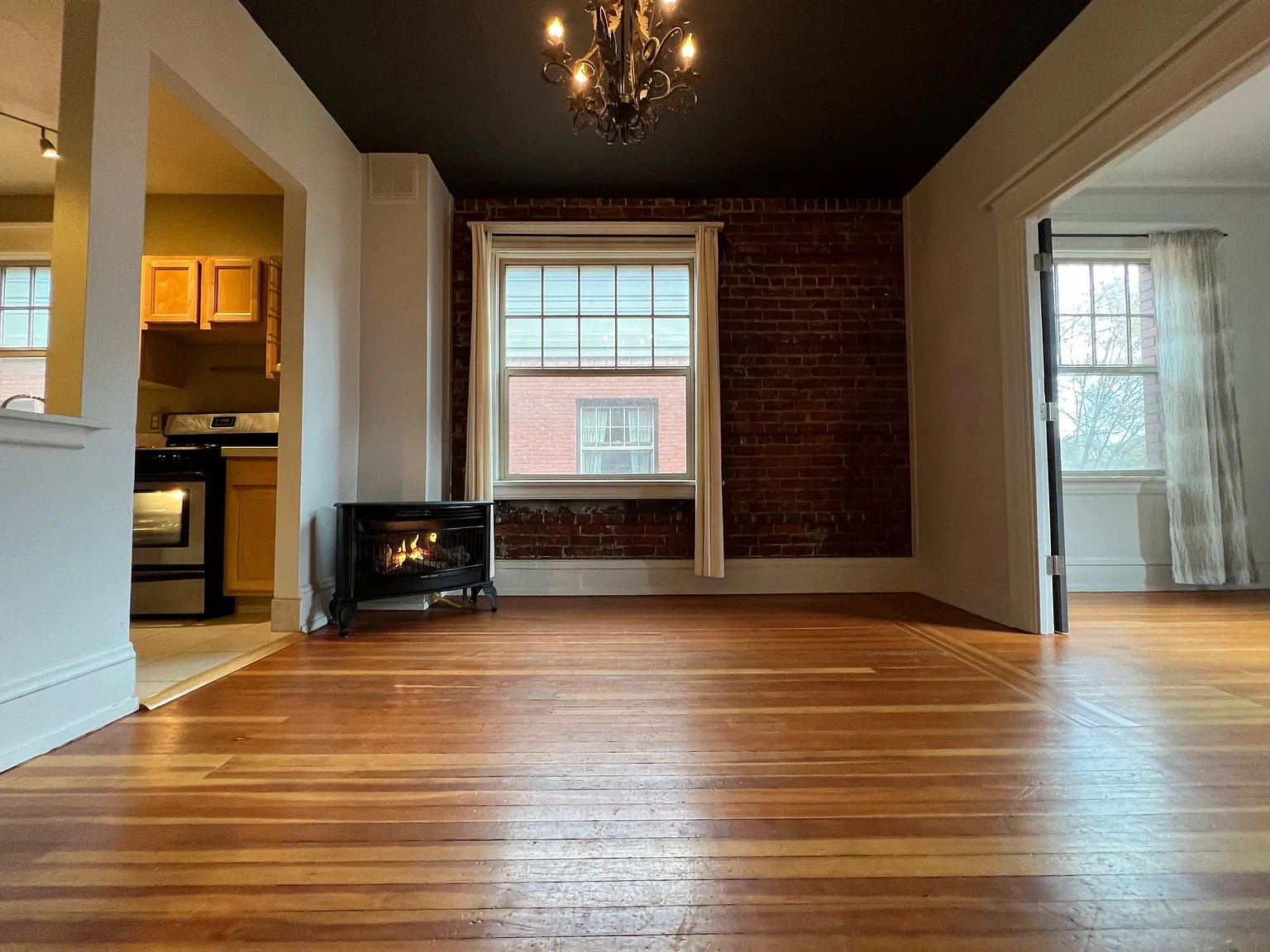 2109 NW Irving St — Photo 3
