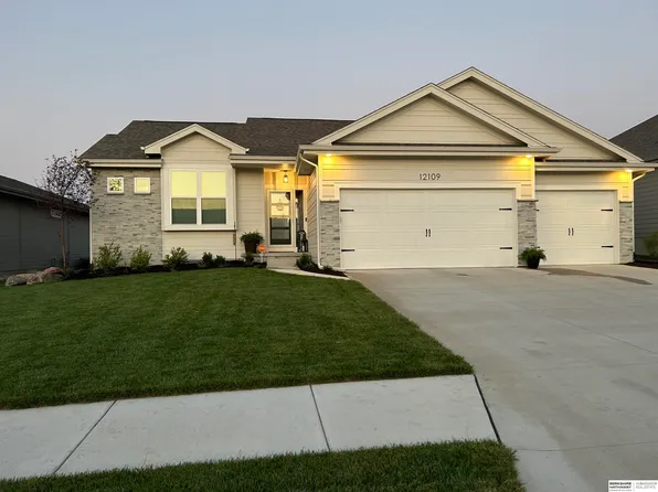 12109 Quail Dr, Bellevue, NE 68123