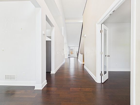 3rd image of 248 Beechnut St