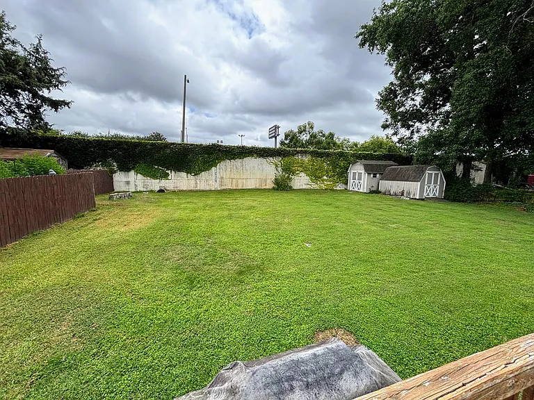 Large Backyard!